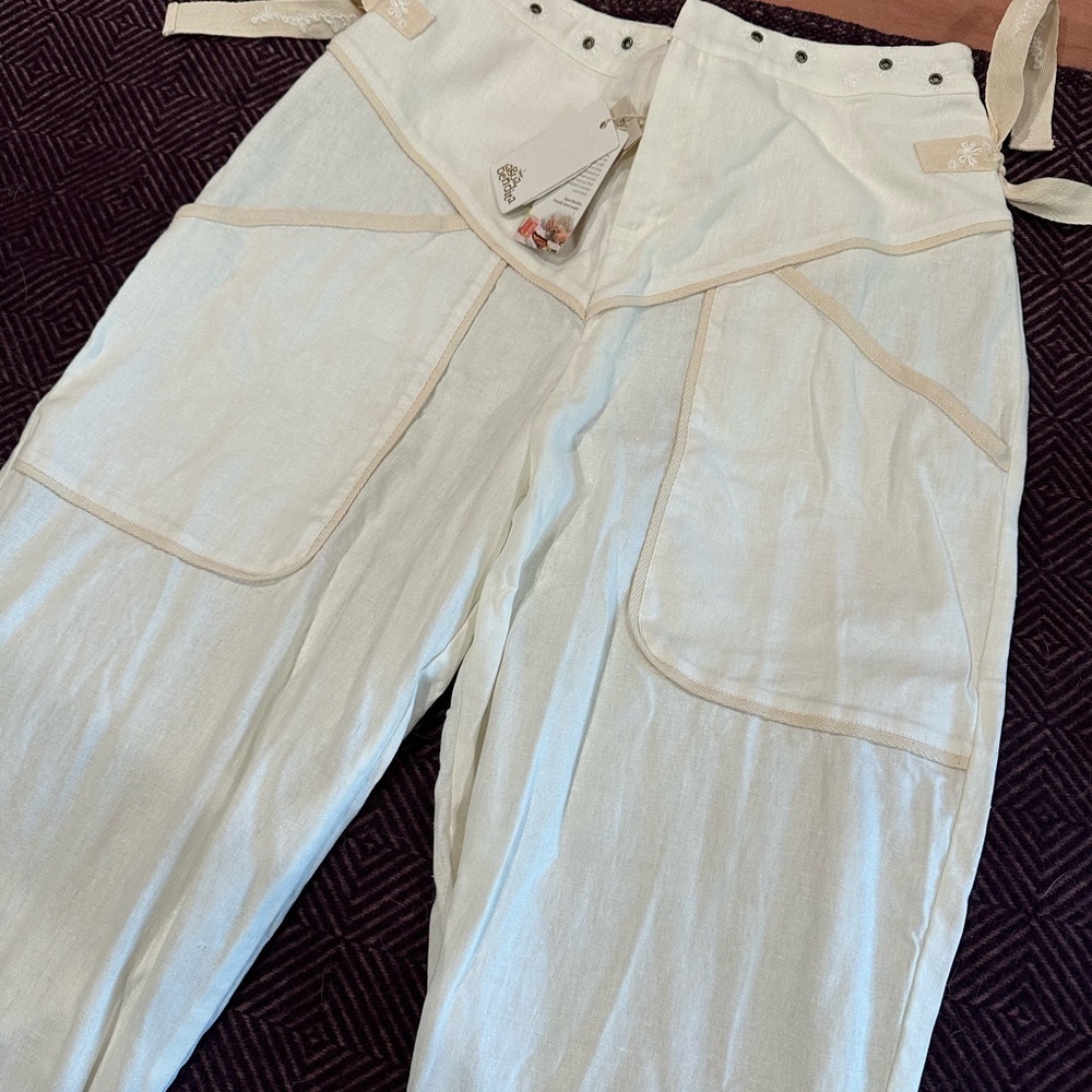 Brand NEW Agua Bendita white linen pants. Never worn